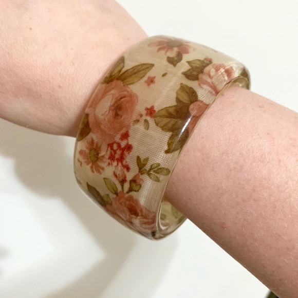 Cream and Pink Floral Plastic Bangle - Picture 2 of 4